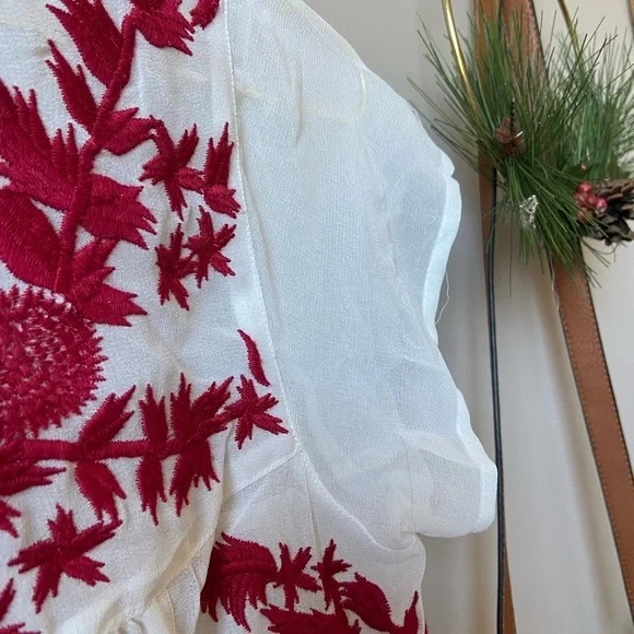Embroidered white/red blouse M - Picture 3 of 5
